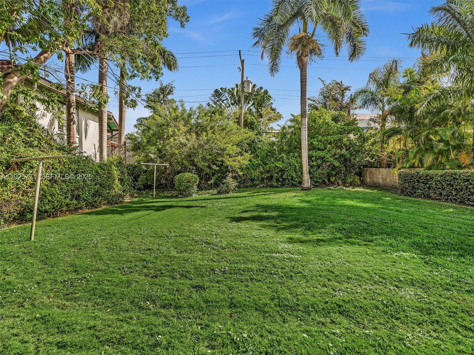 2443 N Meridian Ave Miami Beach, FL 33140