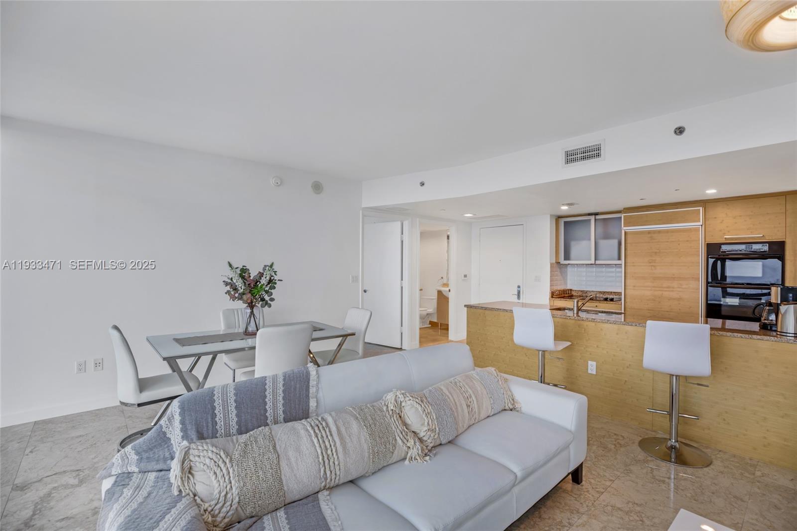 image Beach Club 210