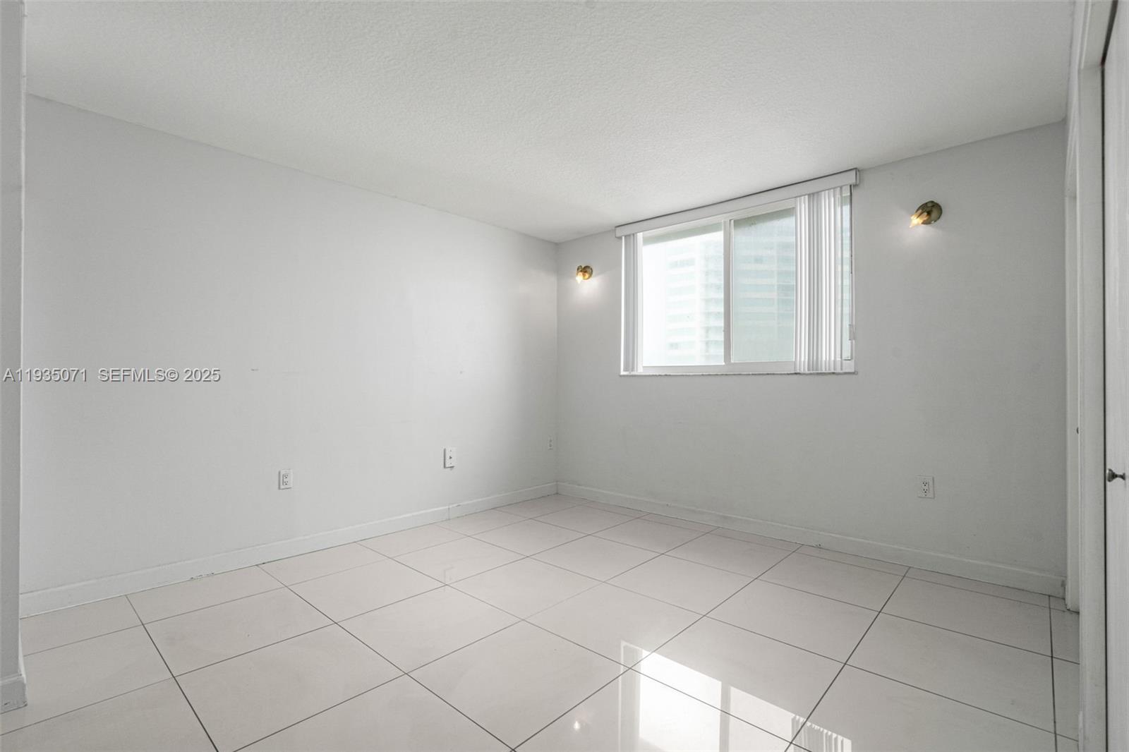 6969 Collins Ave #811 Miami Beach, FL 33141