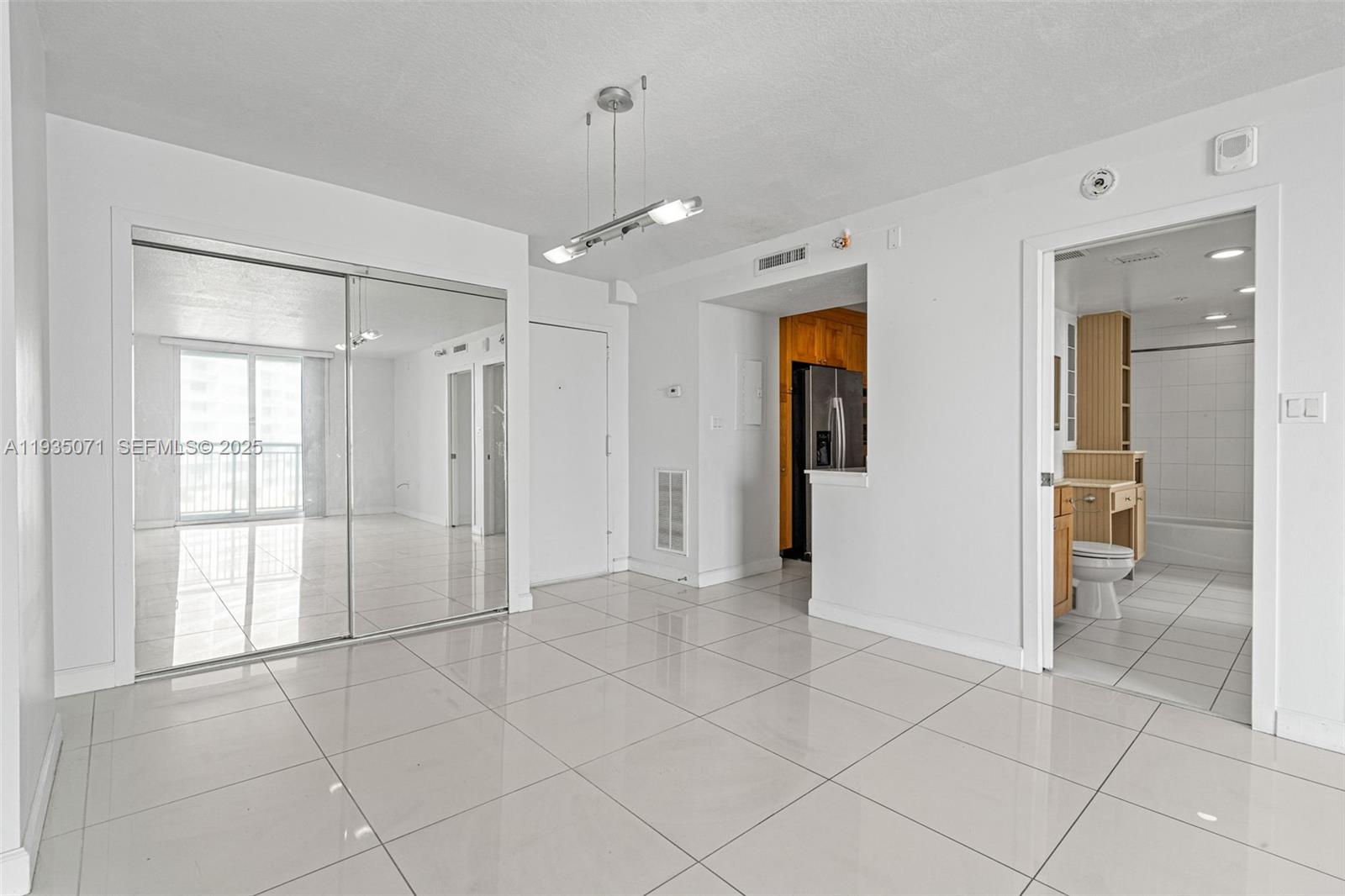 6969 Collins Ave #811 Miami Beach, FL 33141