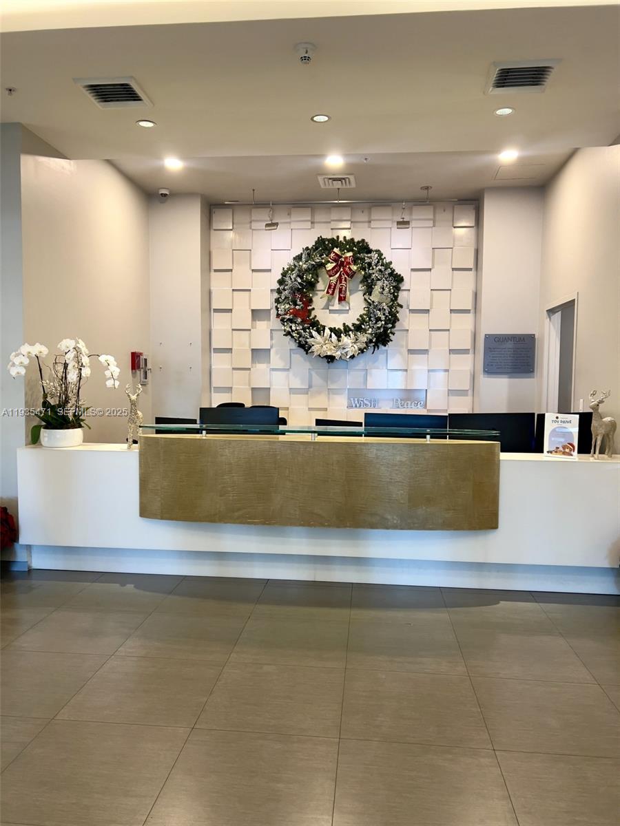 1900 N Bayshore Dr #2117