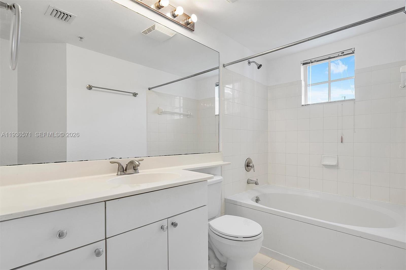 image Porto Bellagio Condo12