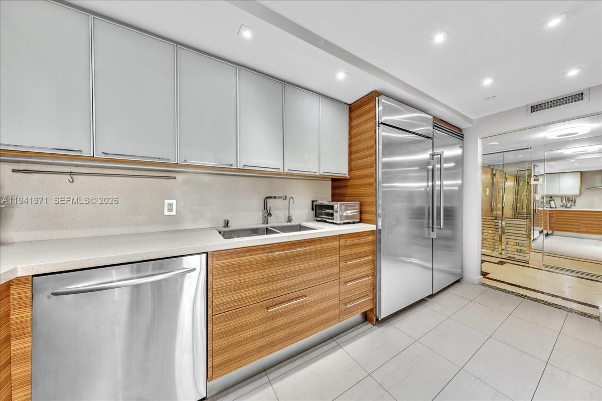 8877 Collins Ave #PH-2 Surfside, FL 33154