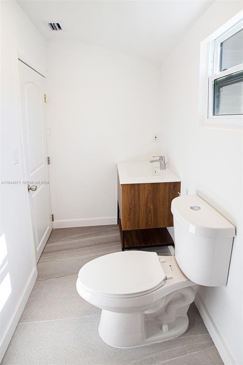 2620 SW 9th St Miami, FL 33135