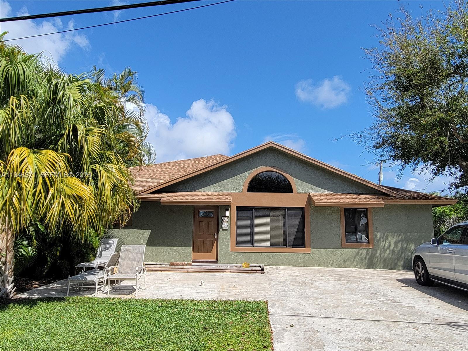 825 Dogwood Dr Delray Beach, FL 33483