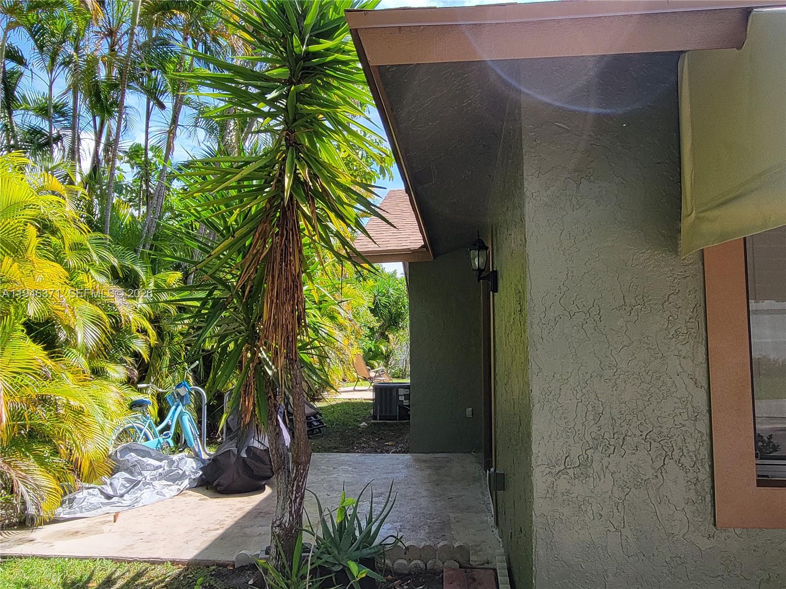 825 Dogwood Dr Delray Beach, FL 33483