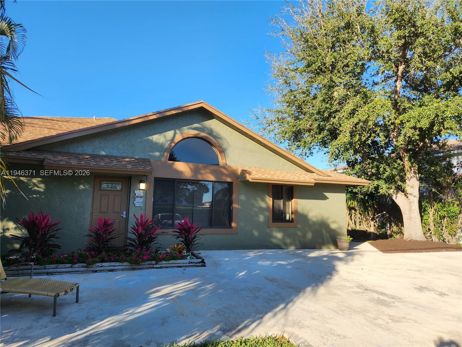 825 Dogwood Dr Delray Beach, FL 33483