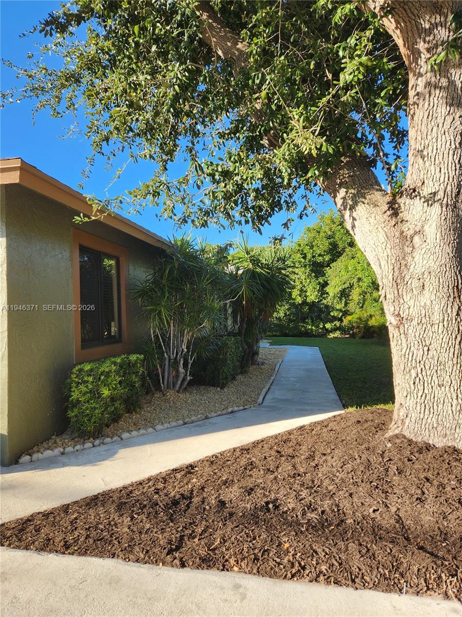 825 Dogwood Dr Delray Beach, FL 33483