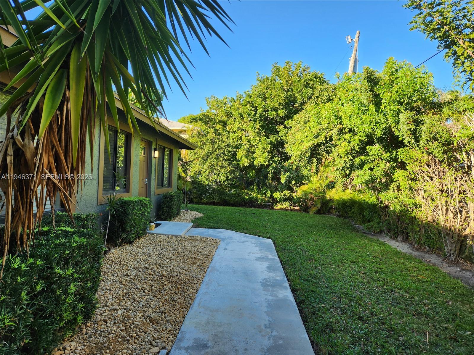 825 Dogwood Dr Delray Beach, FL 33483