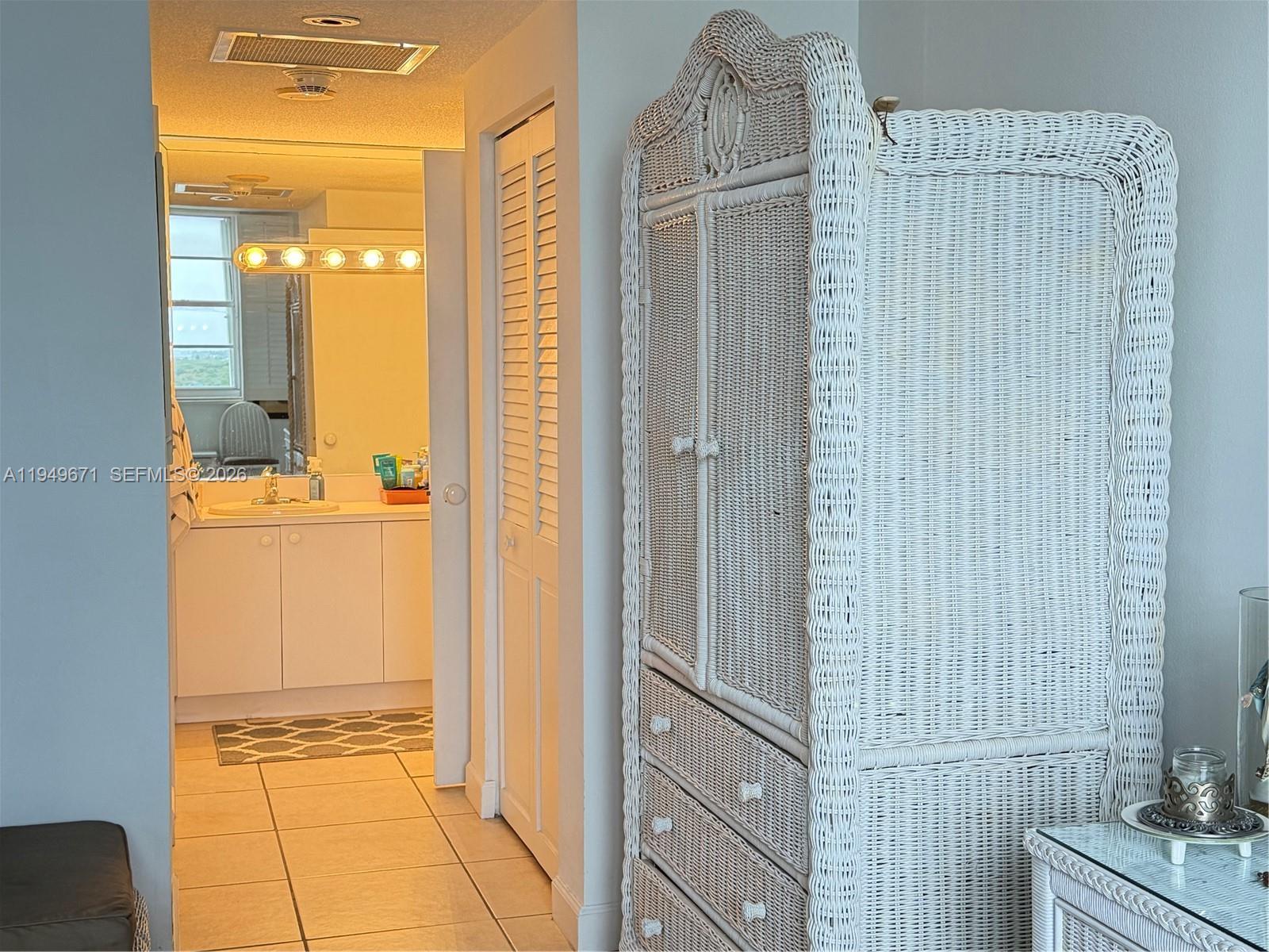 300 Bayview Dr #802 Sunny Isles Beach, FL 33160