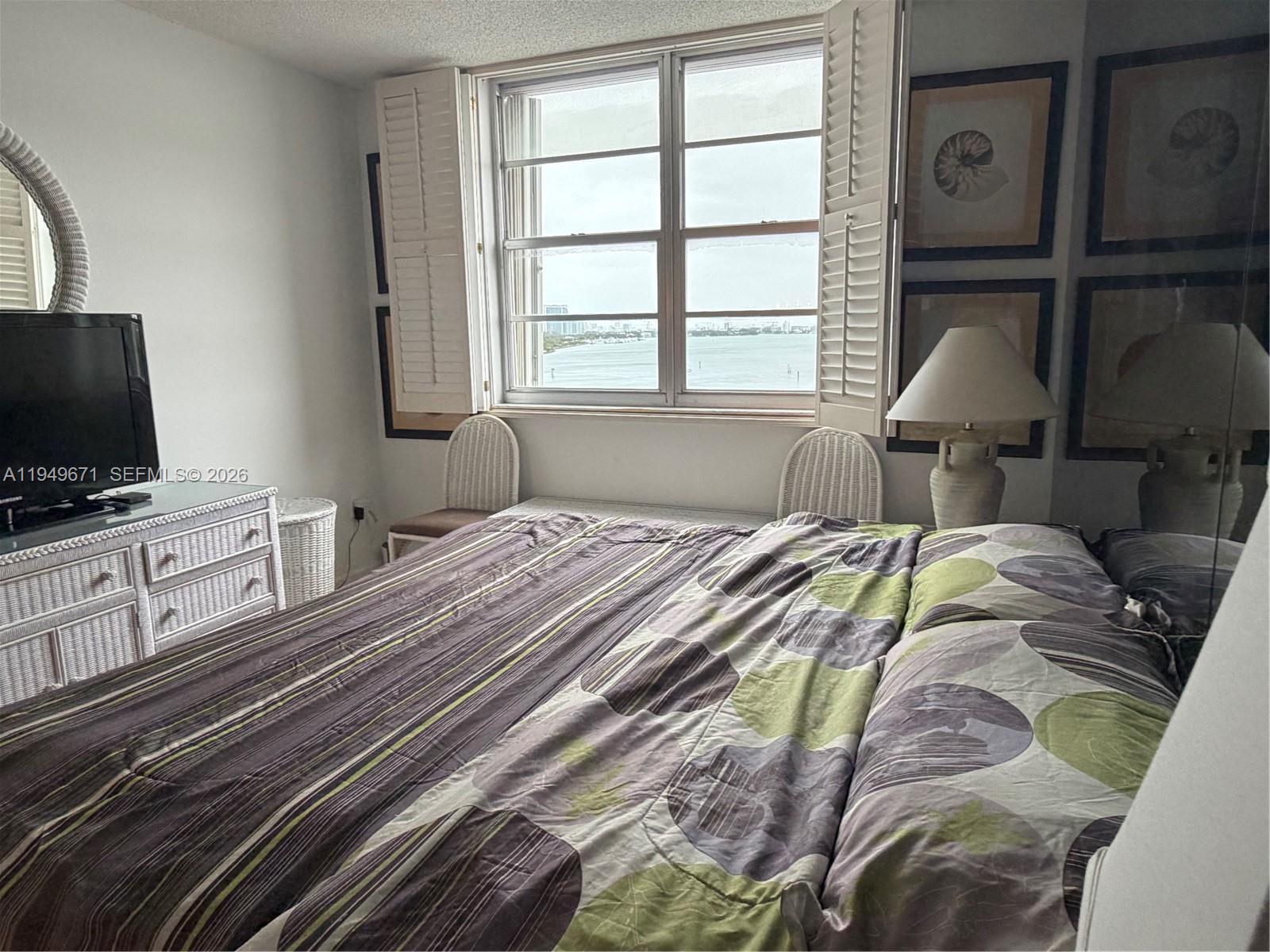 300 Bayview Dr #802 Sunny Isles Beach, FL 33160