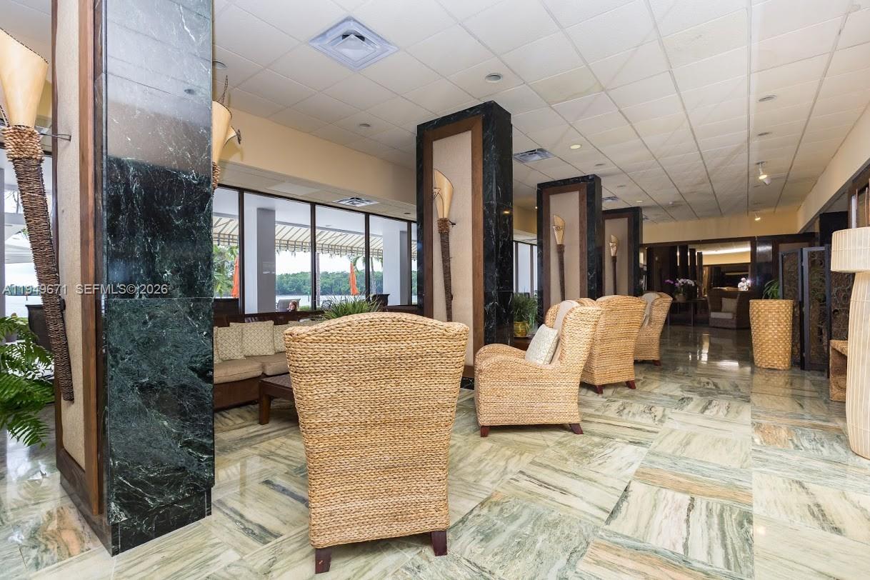 300 Bayview Dr #802 Sunny Isles Beach, FL 33160