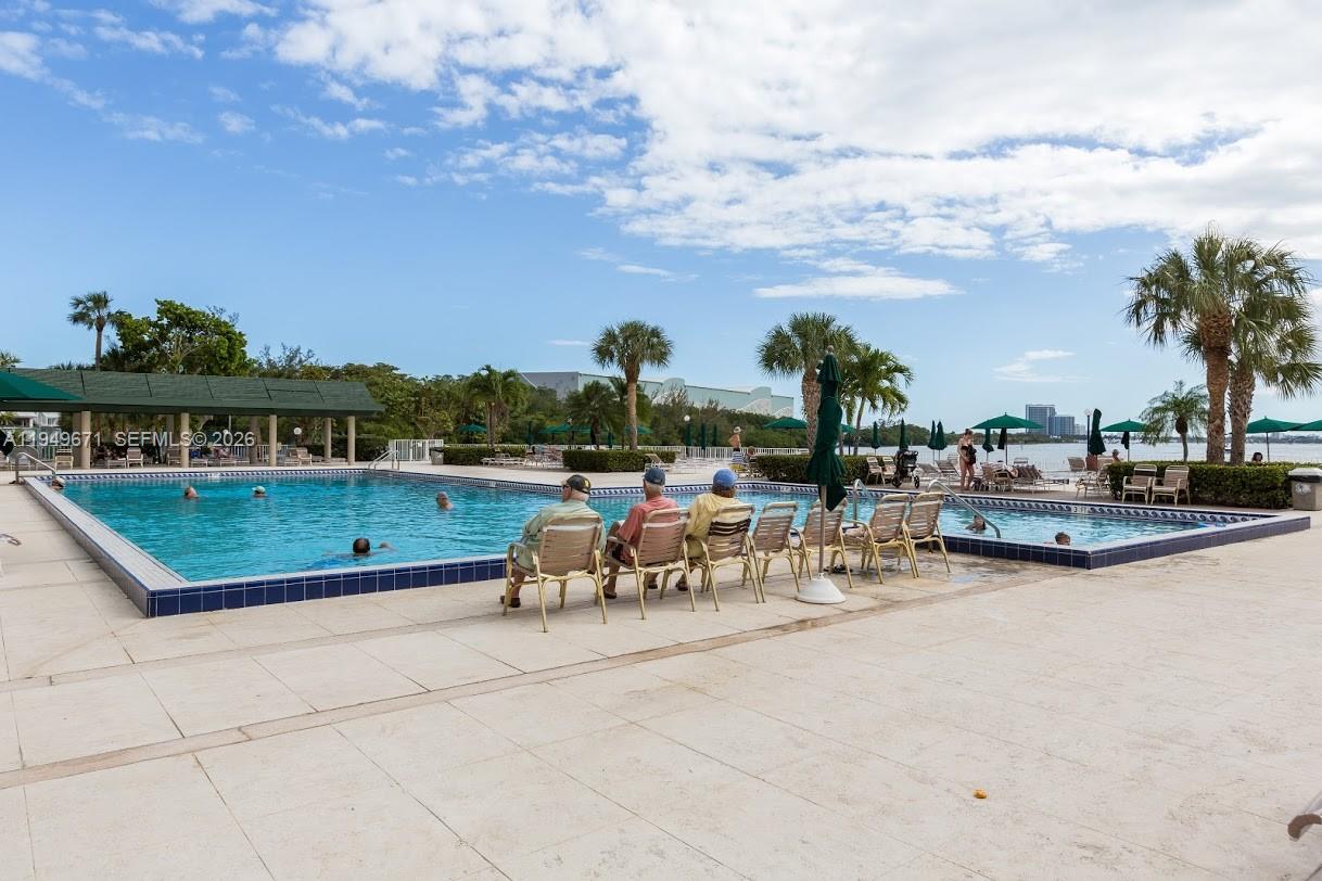 300 Bayview Dr #802 Sunny Isles Beach, FL 33160