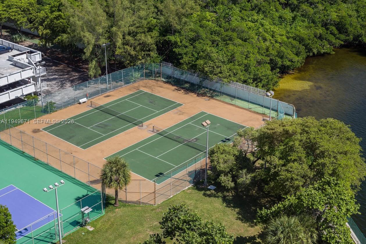 300 Bayview Dr #802 Sunny Isles Beach, FL 33160