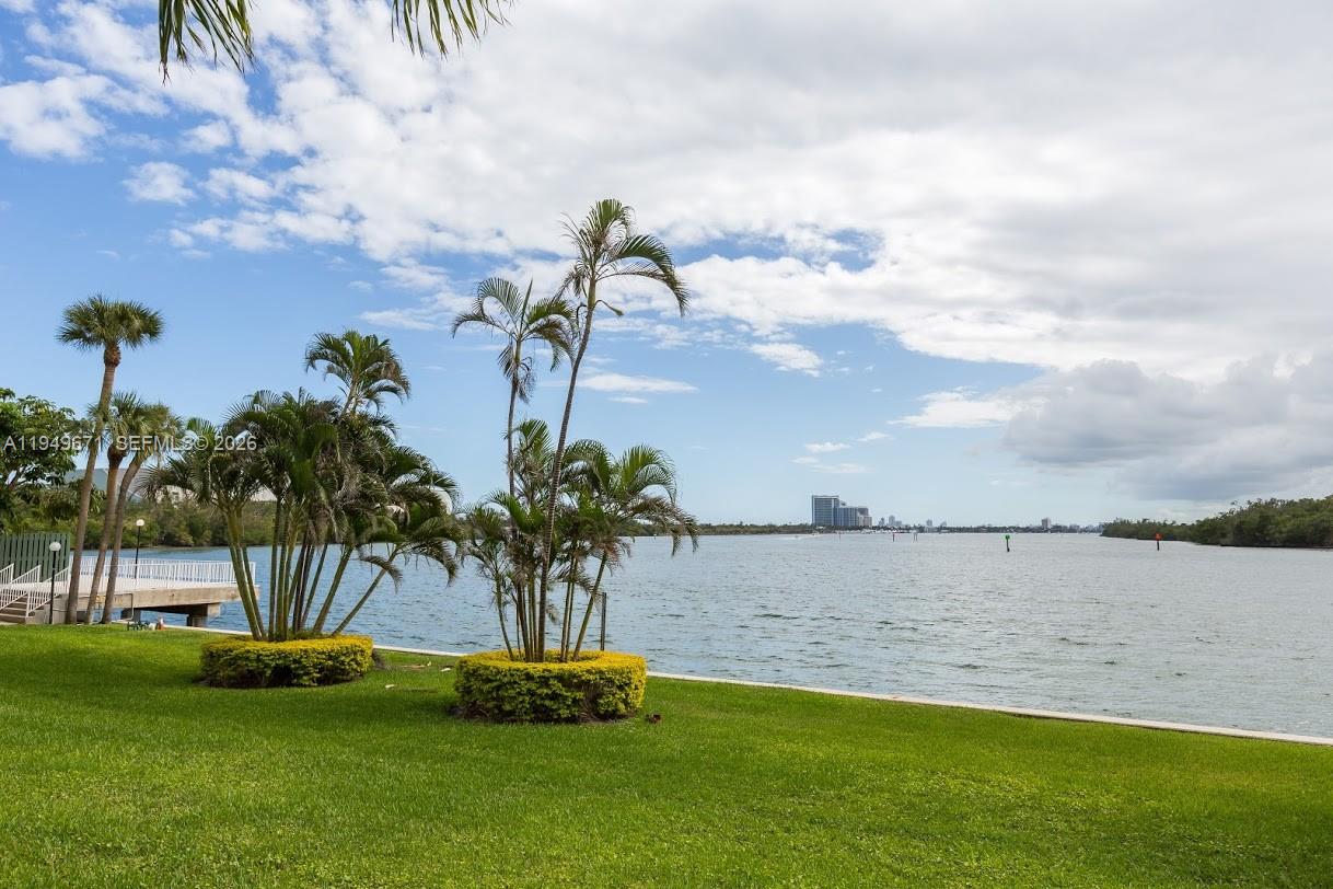 300 Bayview Dr #802 Sunny Isles Beach, FL 33160