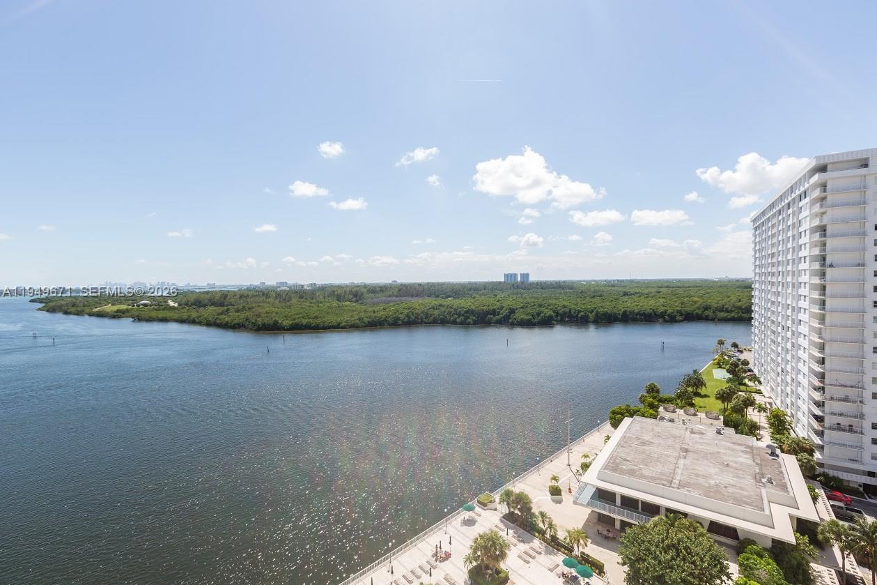 300 Bayview Dr #802 Sunny Isles Beach, FL 33160