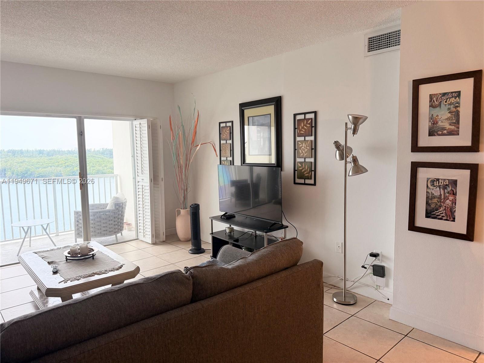 300 Bayview Dr #802 Sunny Isles Beach, FL 33160
