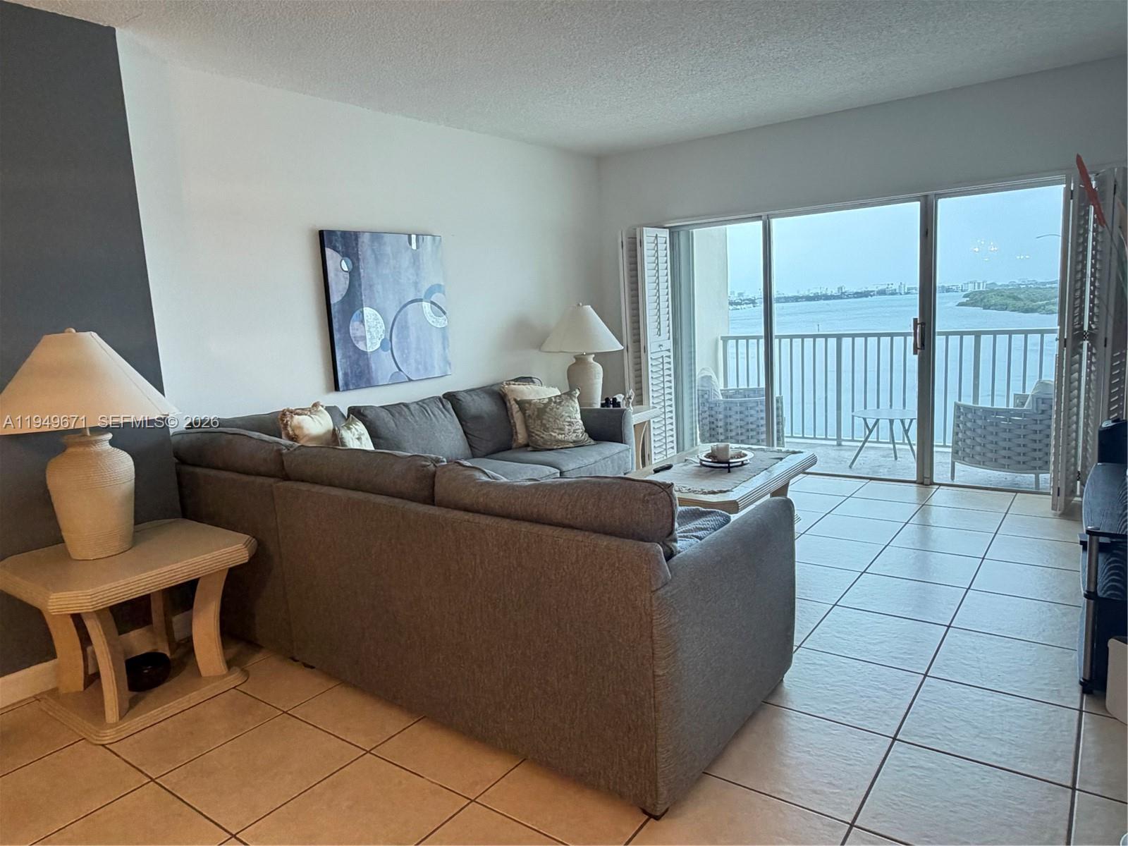 300 Bayview Dr #802 Sunny Isles Beach, FL 33160