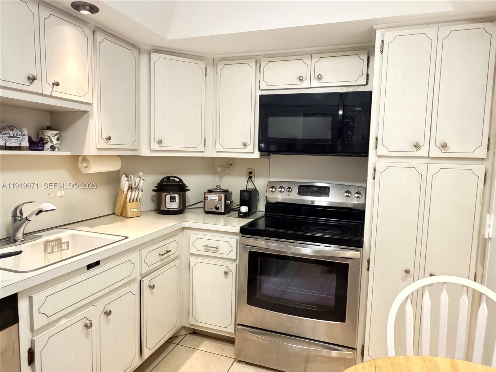 300 Bayview Dr #802 Sunny Isles Beach, FL 33160