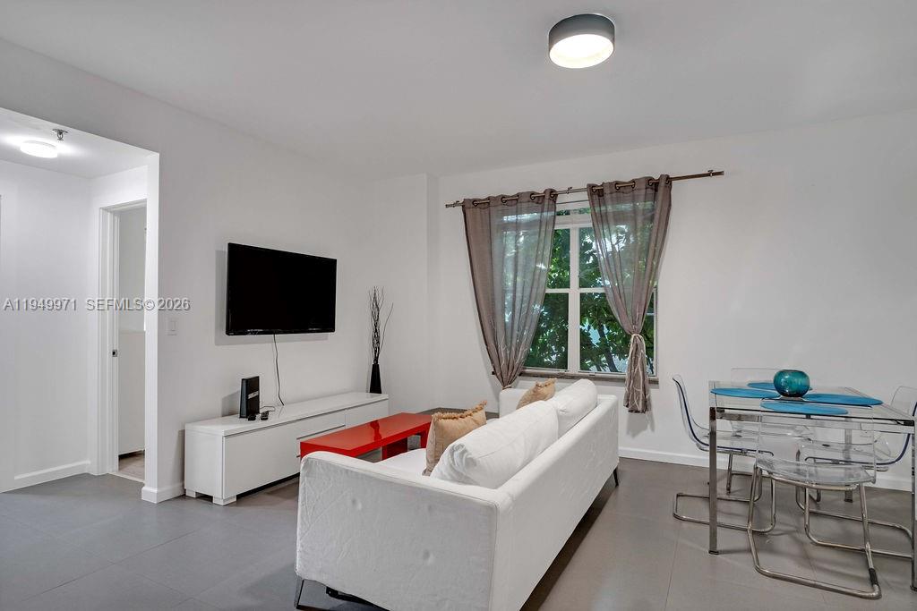 747 Michigan Ave #201