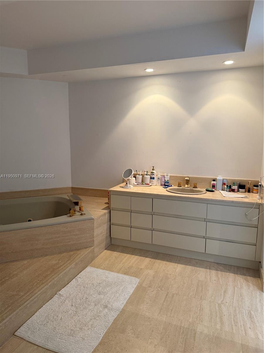 4000 Island Blvd #2402 Aventura, FL 33160