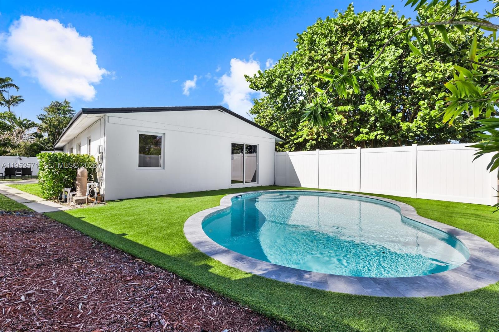 416 NE 29th St Wilton Manors, FL 33334