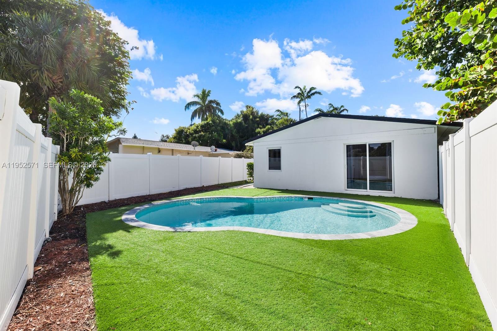 416 NE 29th St Wilton Manors, FL 33334