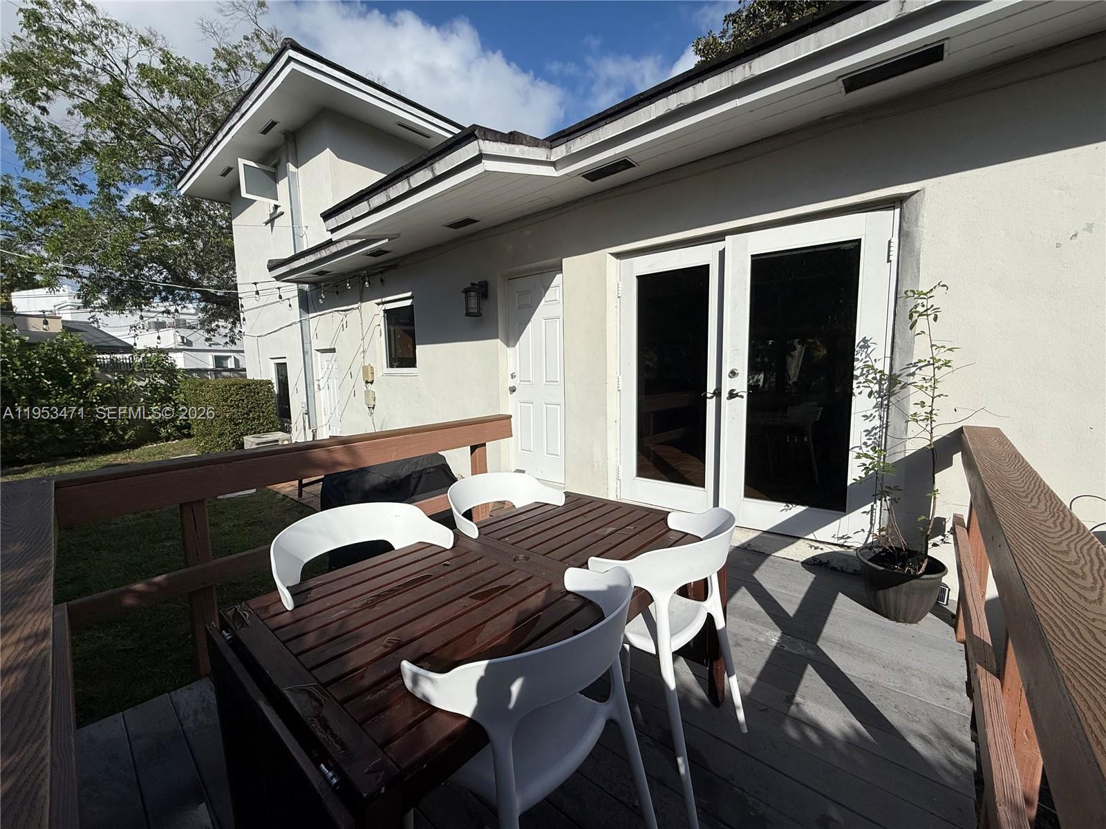 2728 Kirk St Miami, FL 33133