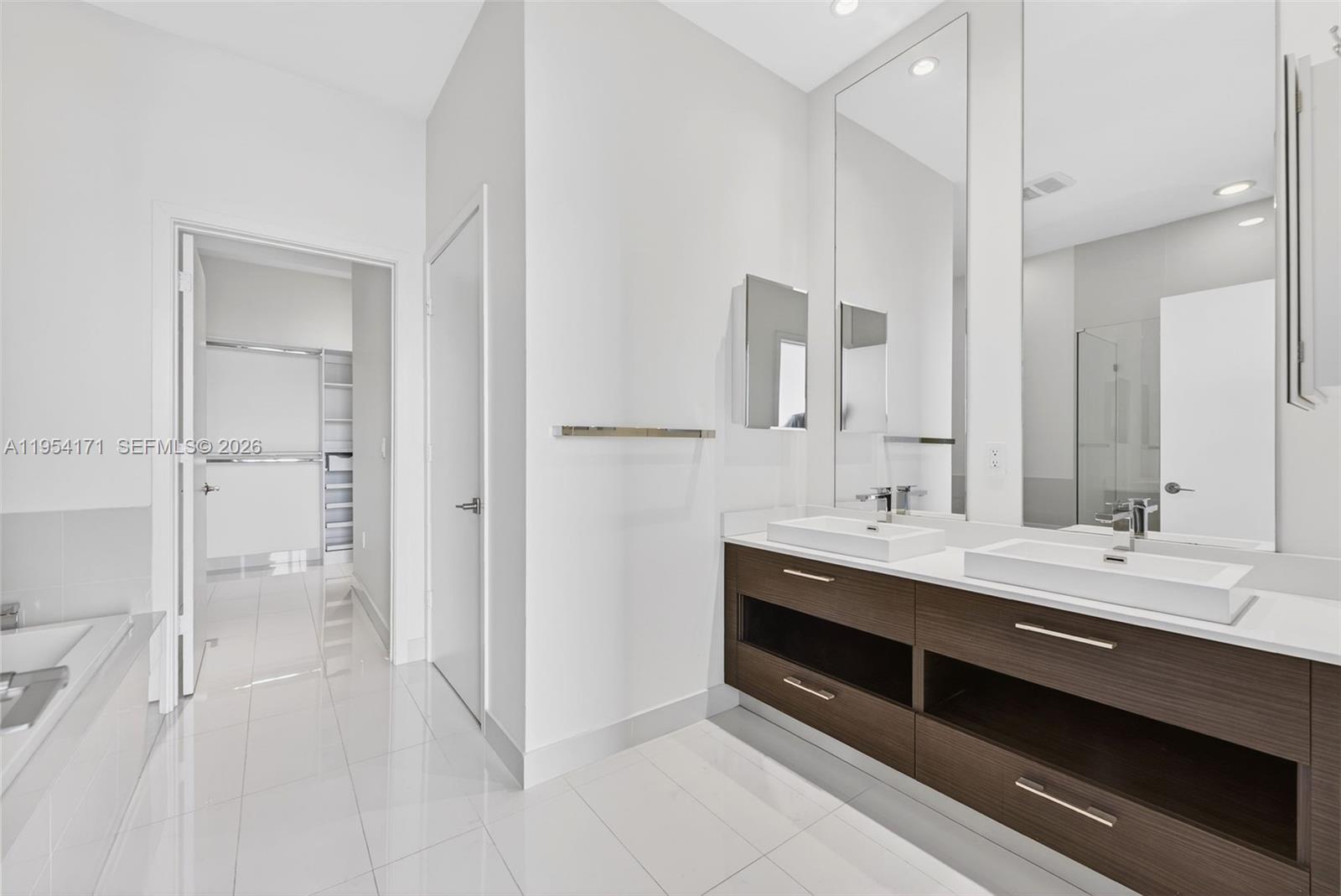 image Brickell Heights East21