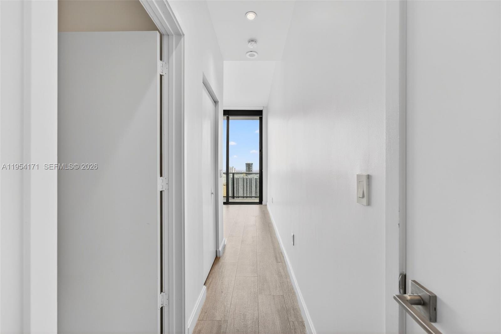 image Brickell Heights East25