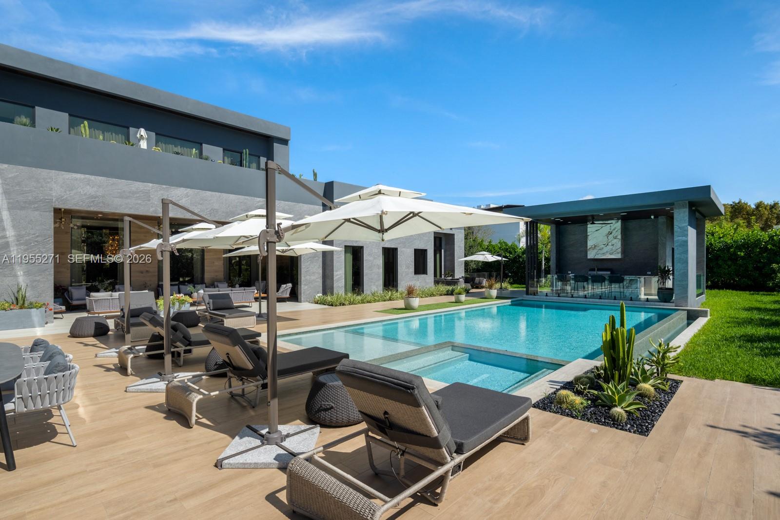 5900 SW 129th Ter Pinecrest, FL 33156