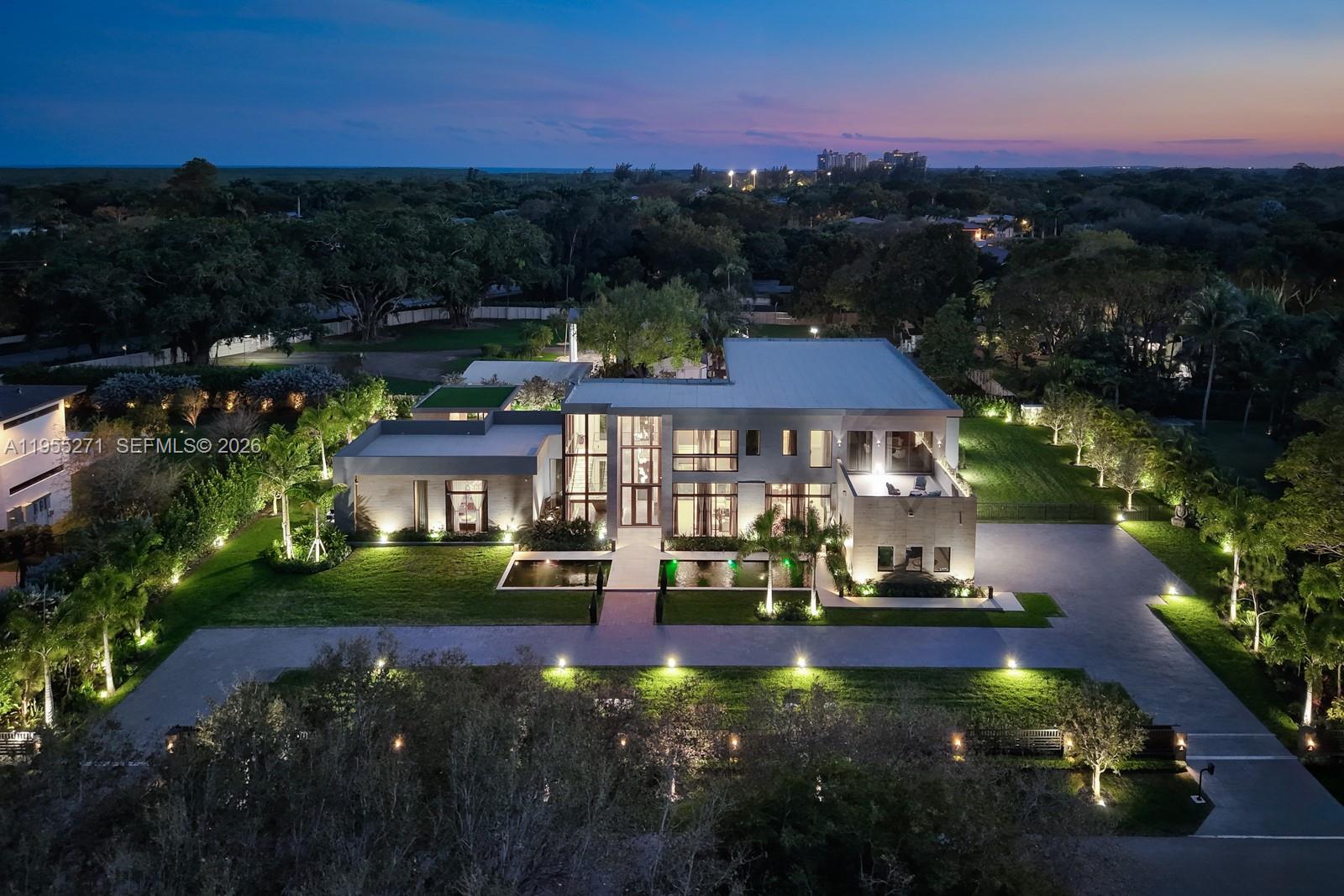 5900 SW 129th Ter Pinecrest, FL 33156