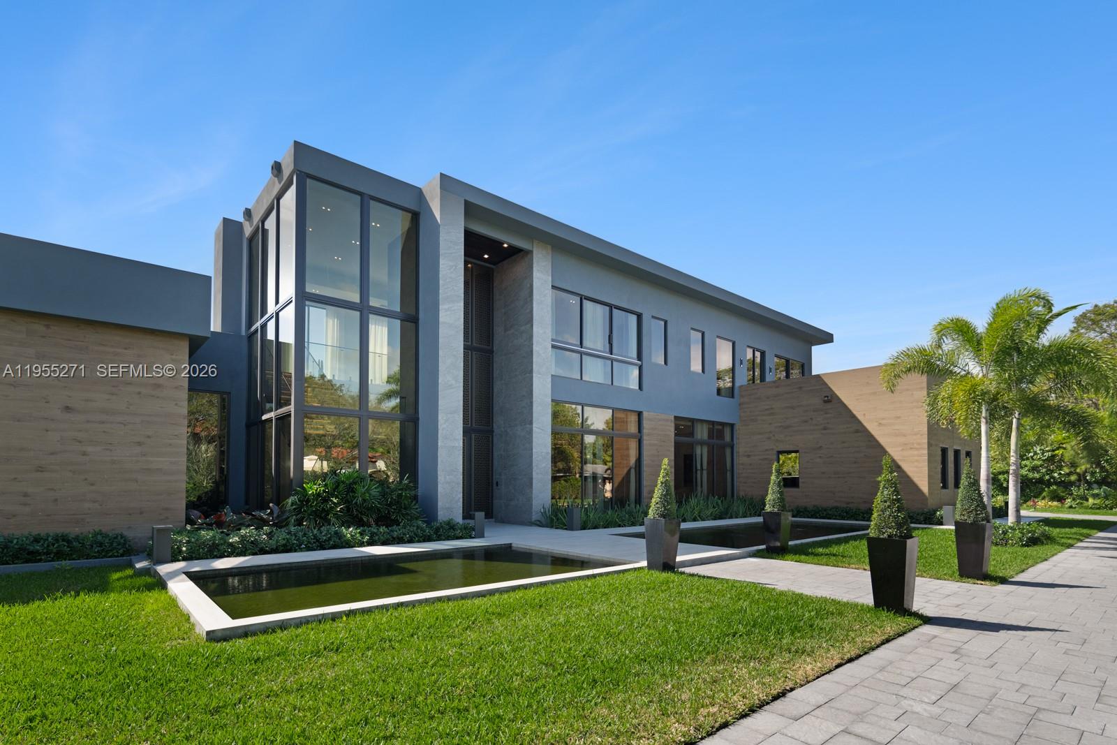 5900 SW 129th Ter Pinecrest, FL 33156