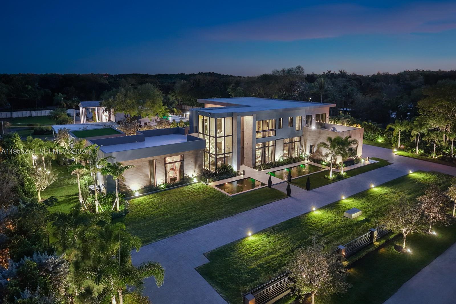 5900 SW 129th Ter Pinecrest, FL 33156