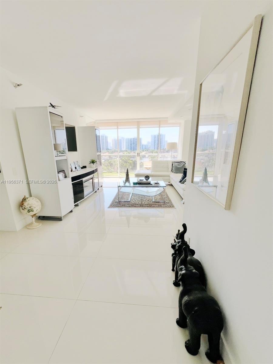 3640 Yacht Clb Dr #609 Aventura, FL 33180