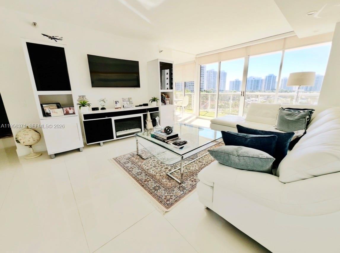 3640 Yacht Clb Dr #609 Aventura, FL 33180