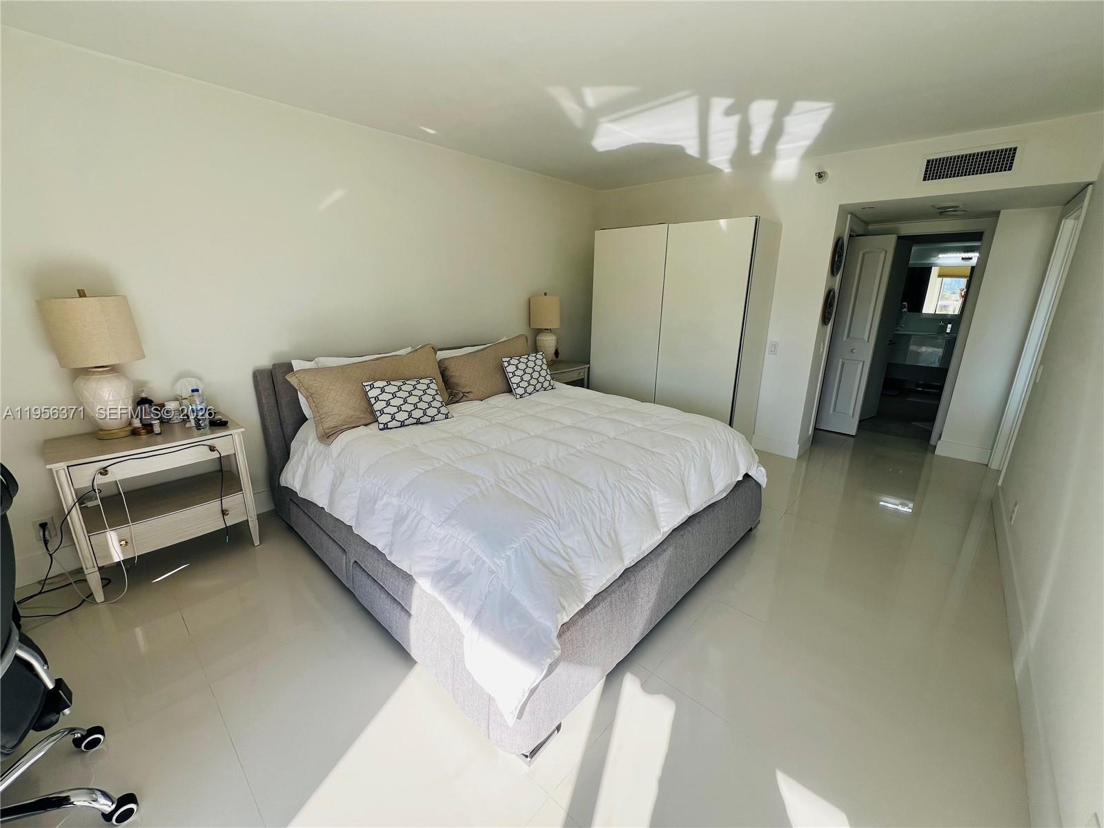 3640 Yacht Clb Dr #609 Aventura, FL 33180