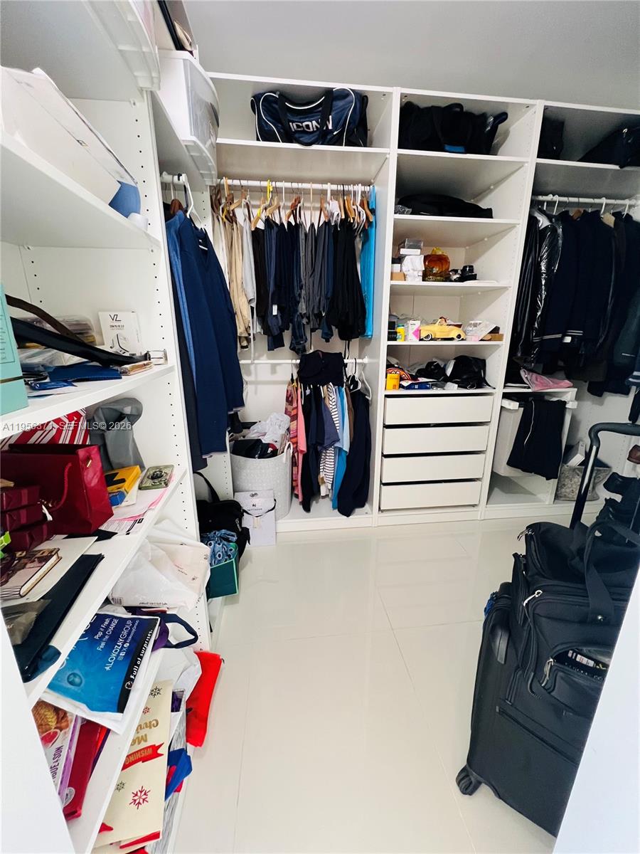 3640 Yacht Clb Dr #609 Aventura, FL 33180