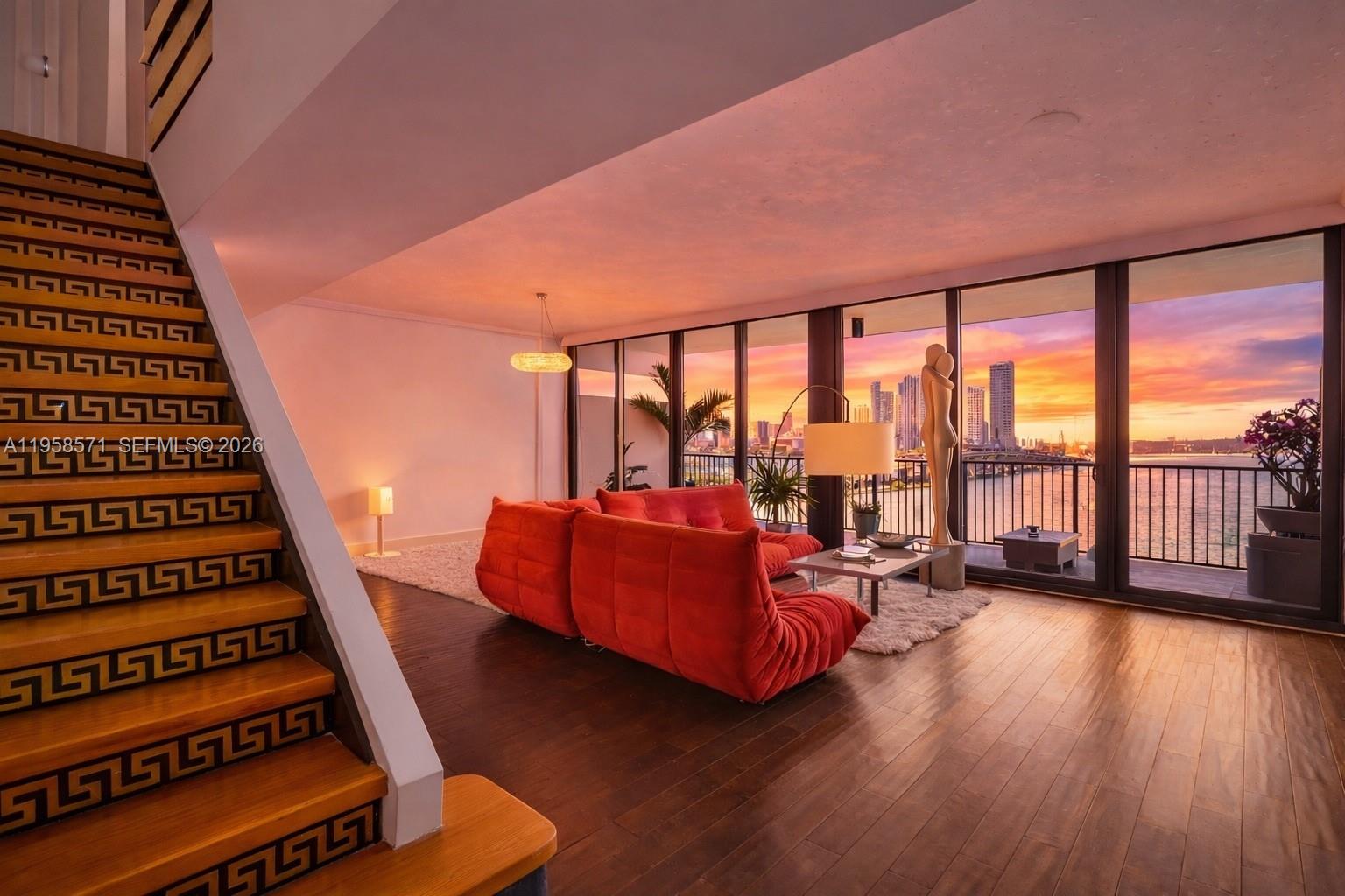 1000 Venetian Way #1106