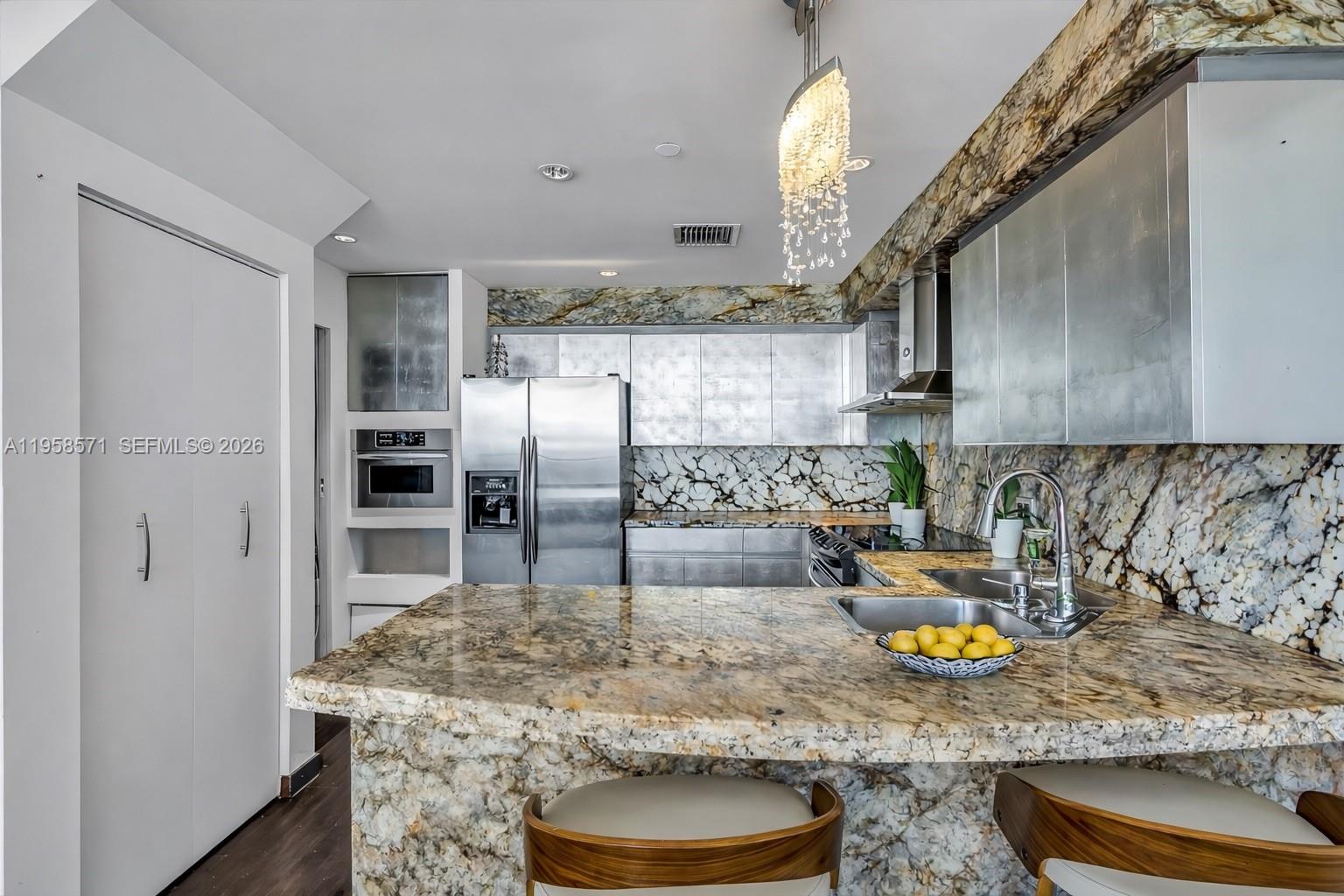 image 1000 Venetian Way9