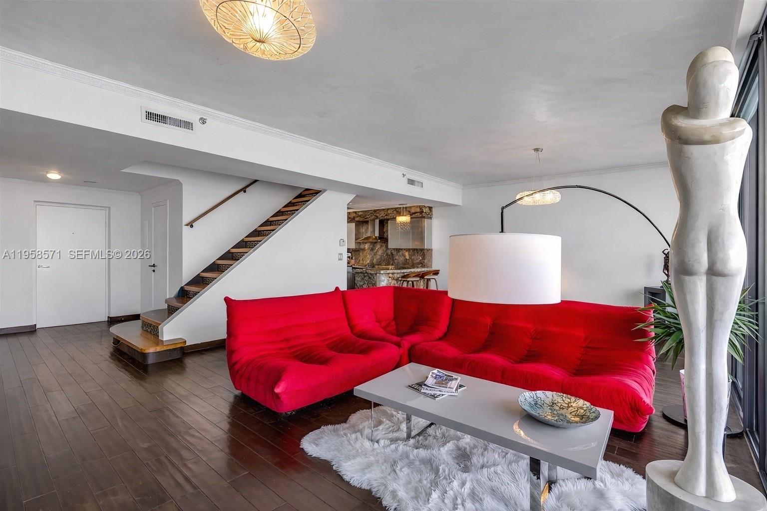 image 1000 Venetian Way3