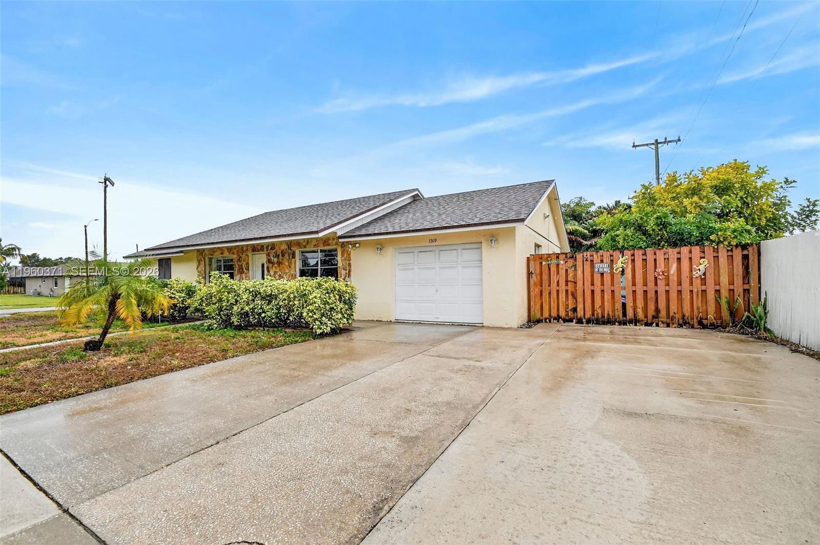 1319 W Jennings St Lantana, FL 33462