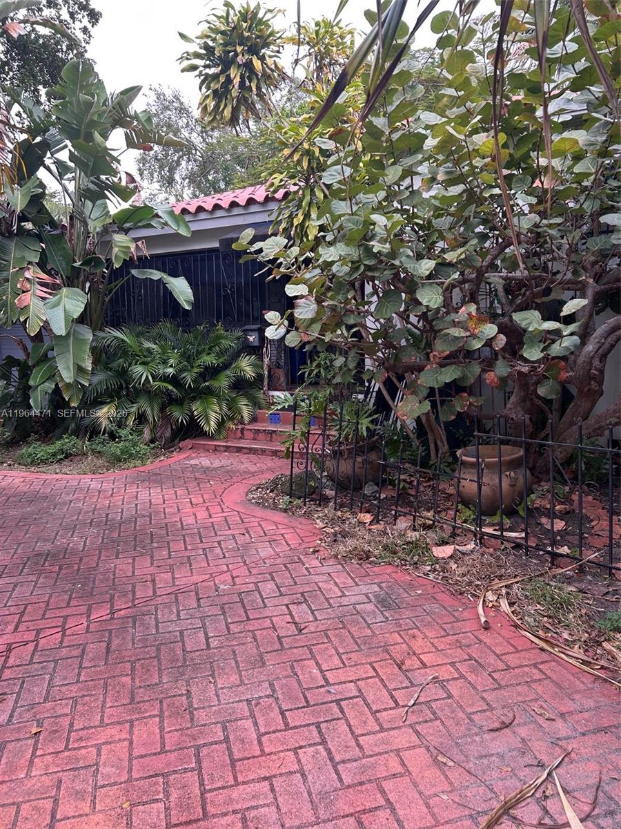 655 NE 82nd St Miami, FL 33138