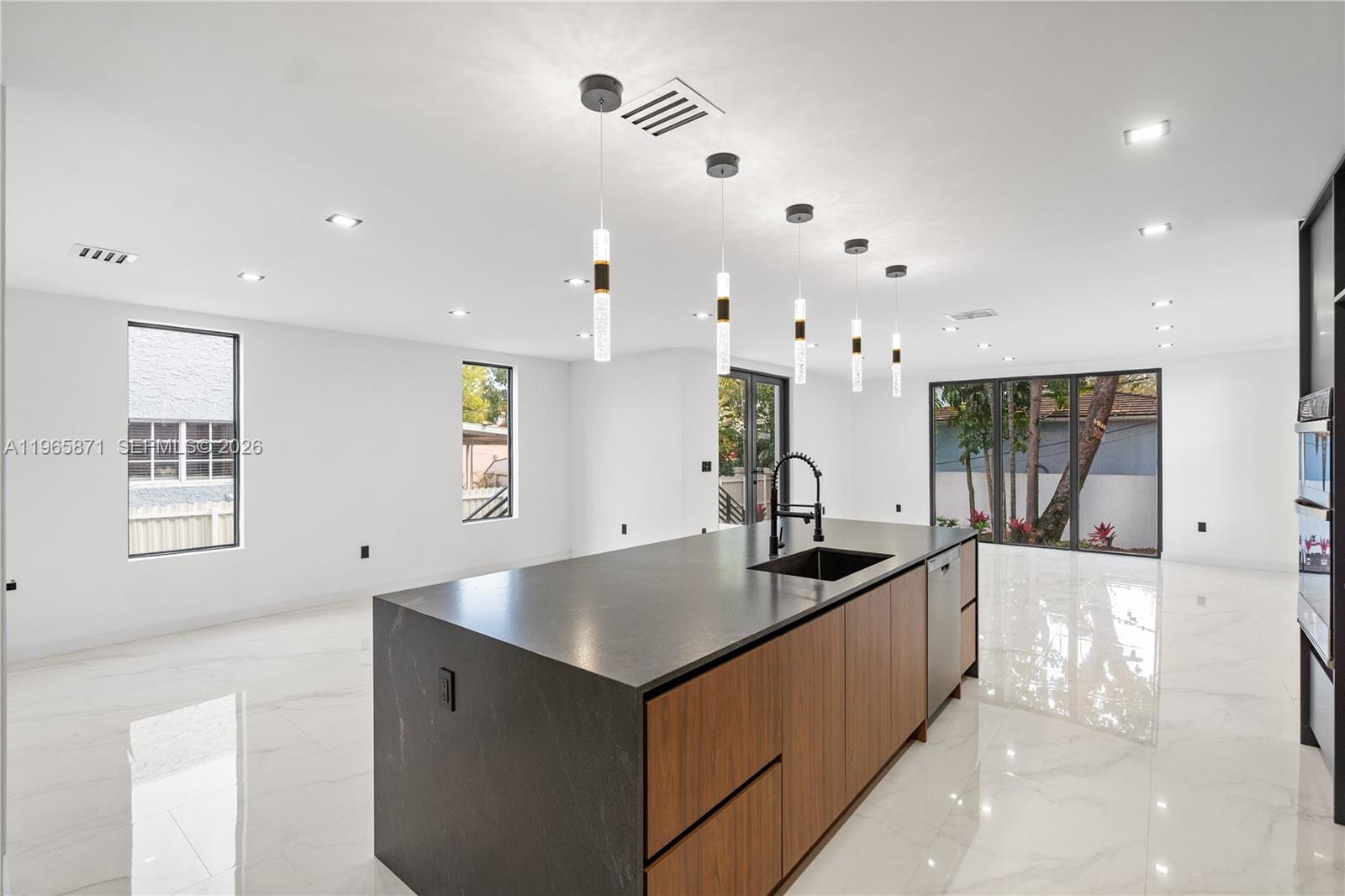 1644 NW 8th Ter Miami, FL 33125