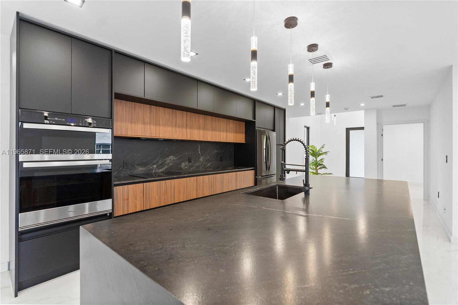 1644 NW 8th Ter Miami, FL 33125