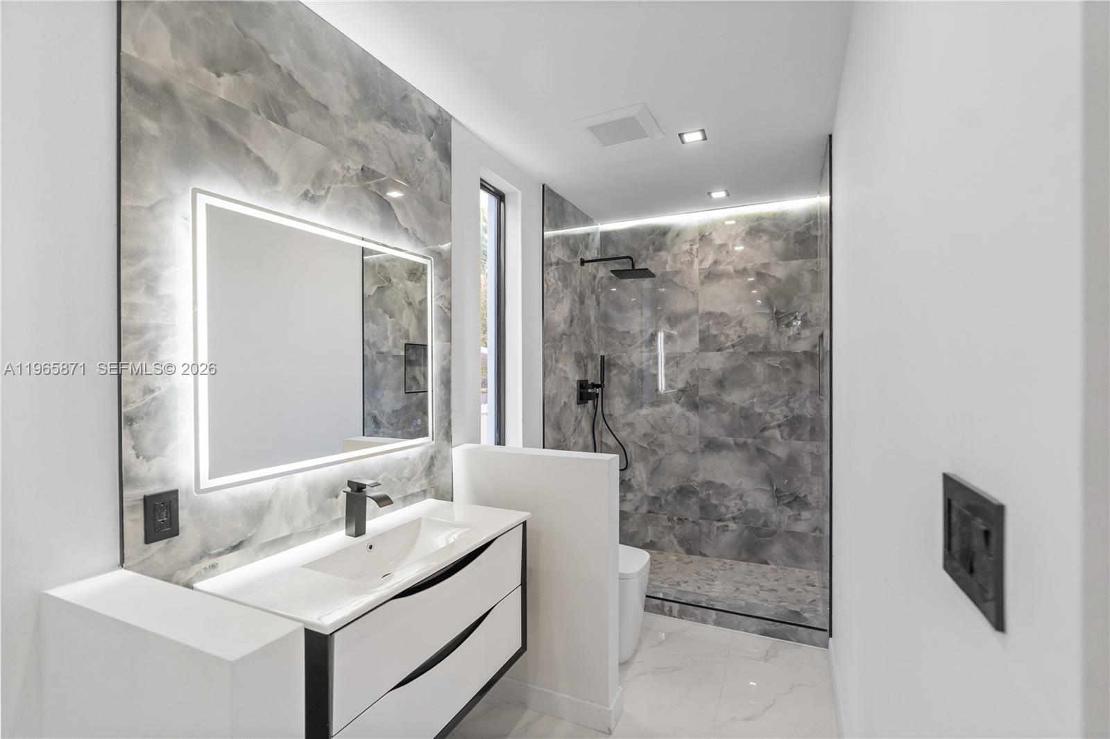 1644 NW 8th Ter Miami, FL 33125