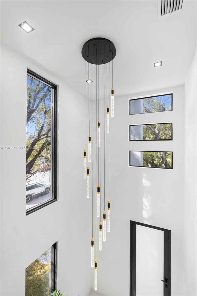 1644 NW 8th Ter Miami, FL 33125