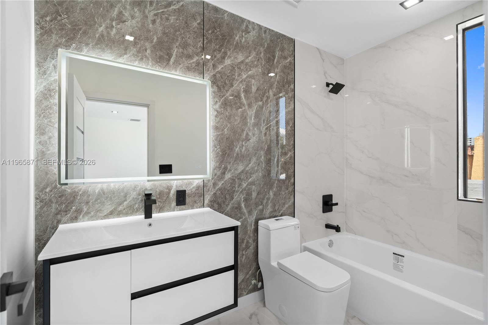 1644 NW 8th Ter Miami, FL 33125