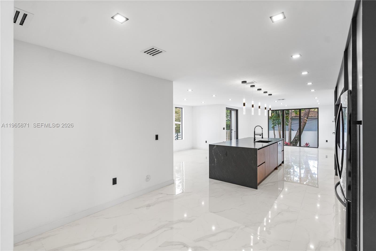 1644 NW 8th Ter Miami, FL 33125