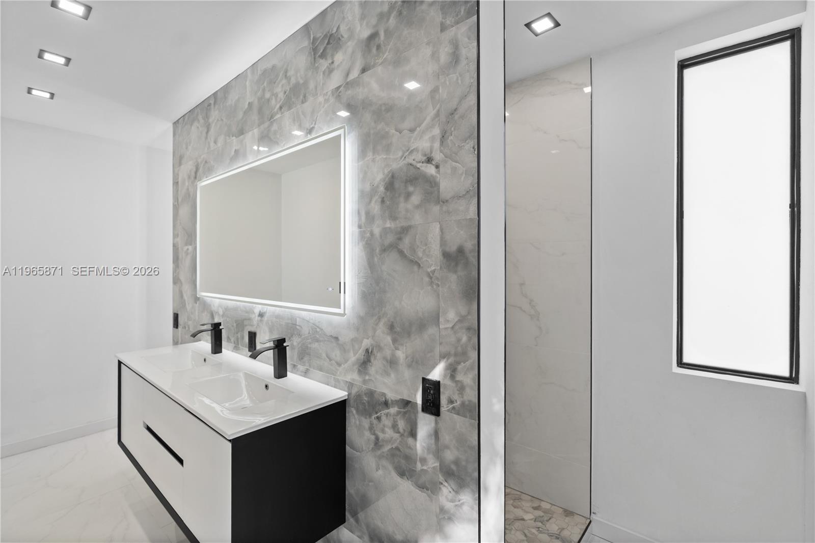 1644 NW 8th Ter Miami, FL 33125